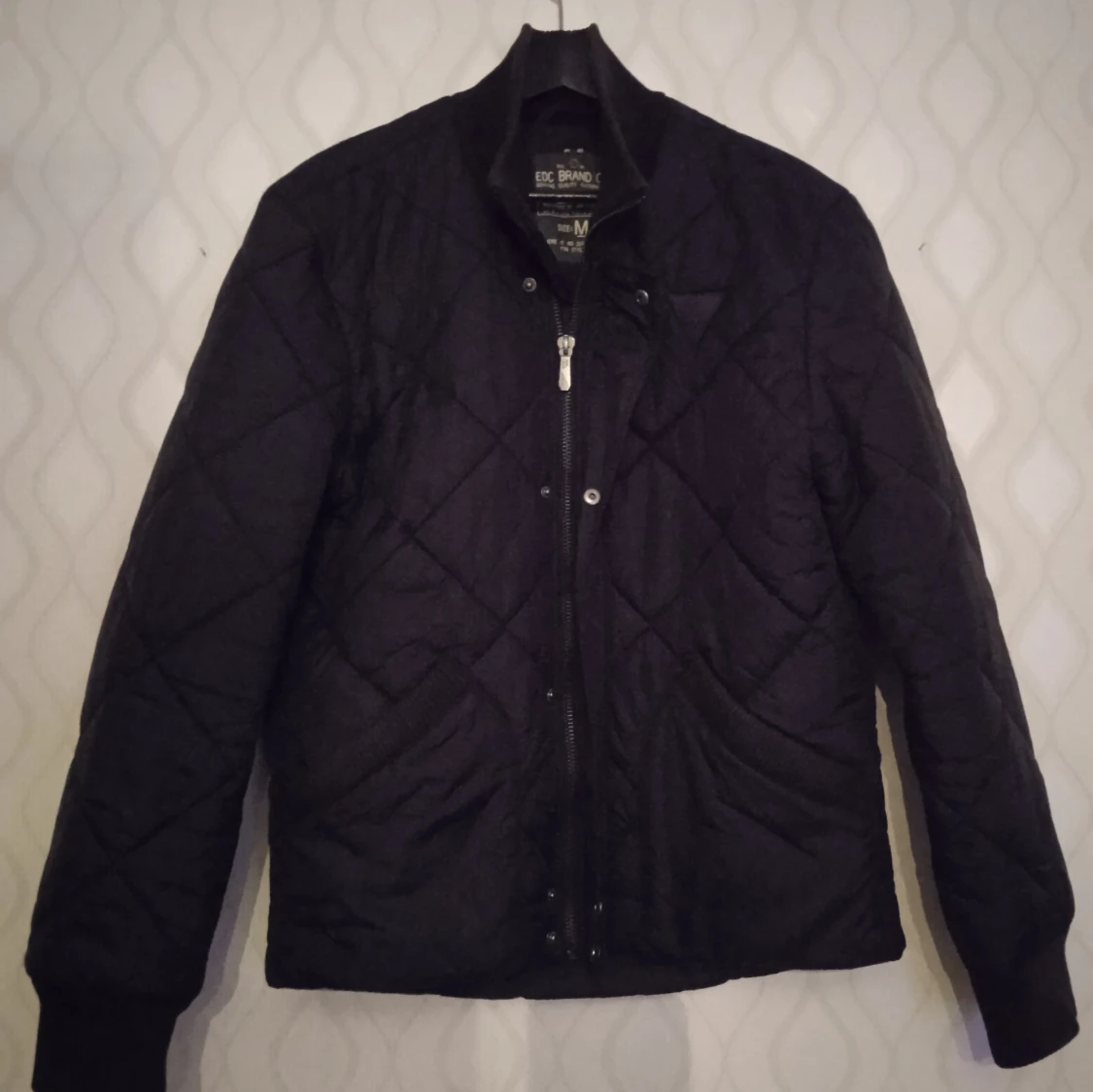 Svart quiltad jacka från EDC Brand Co