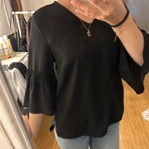 Fin blus  - Fin blus ifrån Gina tricot i storlek 38 