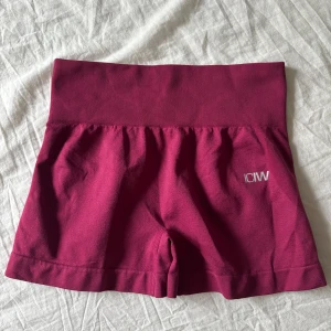 ICIW shorts - Supersnygga shorts, kommer ej till användning då  de är för stora