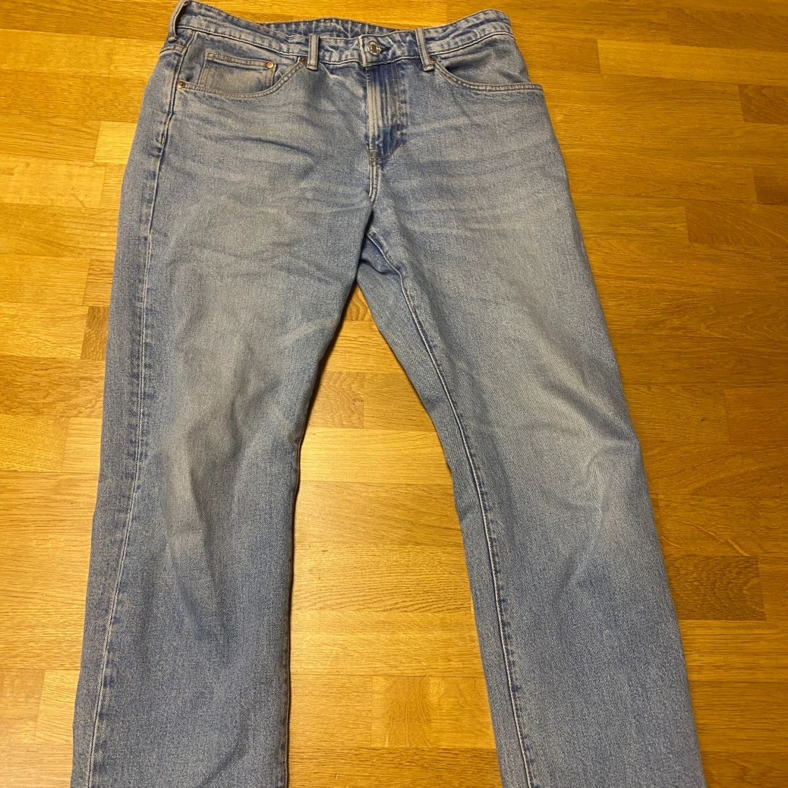 Blå jeansbyxor från H&M