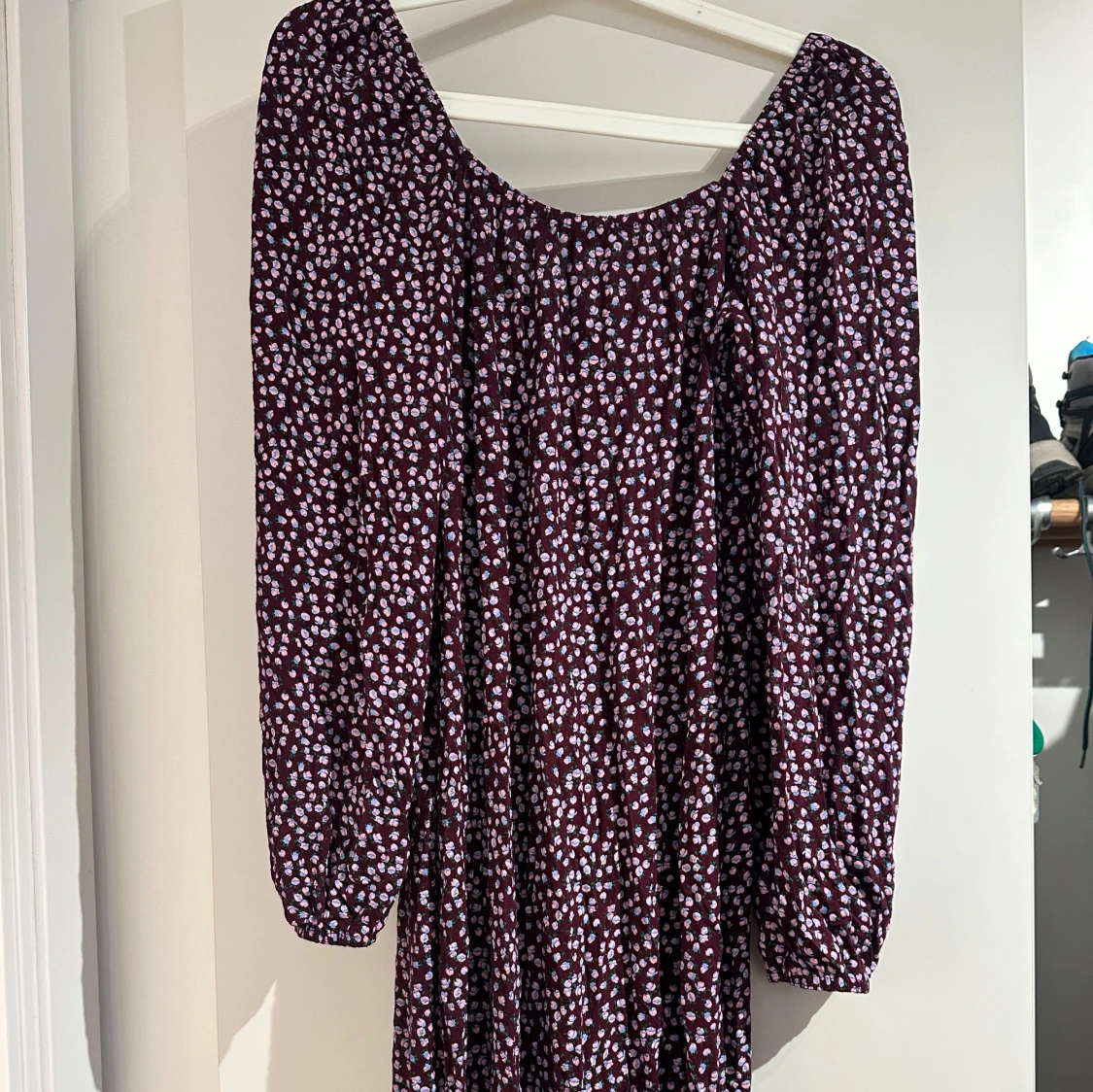 Blommig klänning med slits på låret - 2