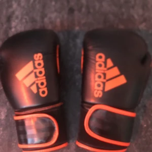 Boxing Gloves 8oz Adidas - Nya
