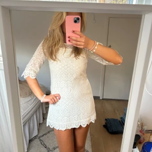Spetsklänning - Fin spetsklänning! Perfekt till student eller avslutning 🩷🩷