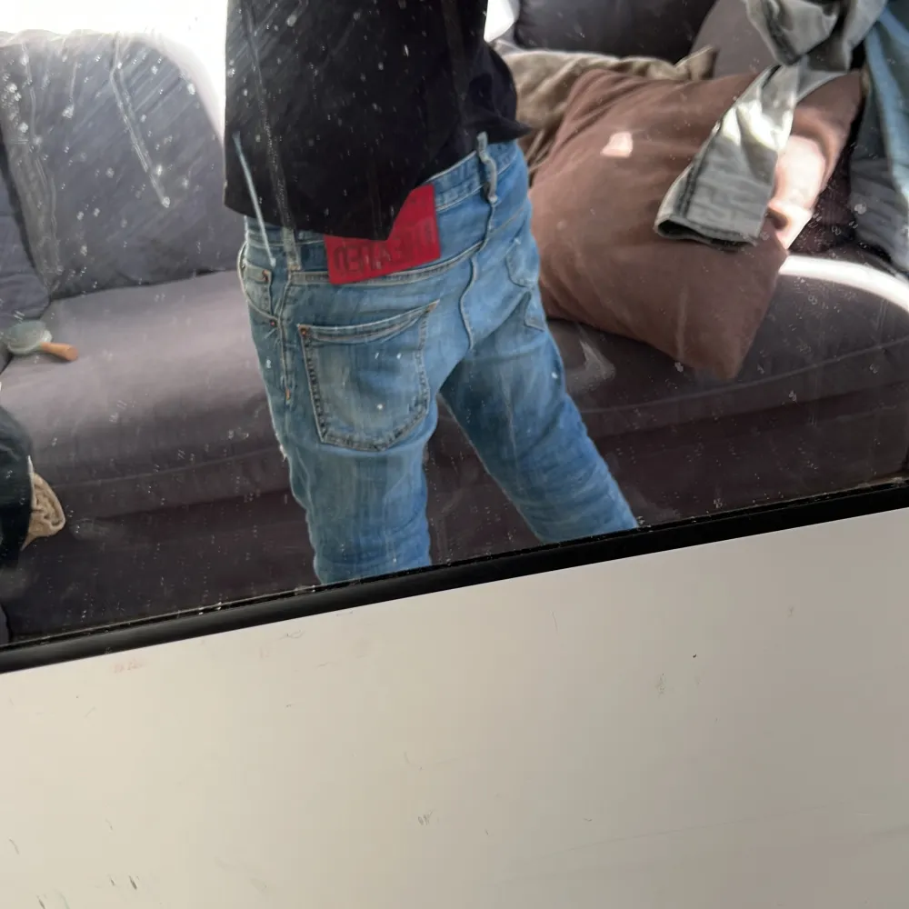Säljer mina Dsquared2 Jeans för att jag tröttnat. Äkta, lagat hål som inte syns. Snabb affär . Farkut & Housut.