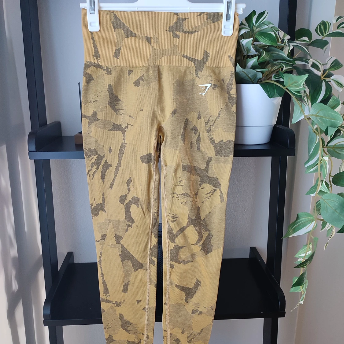 Kamouflage leggings från Gymshark i storlek XS - 1