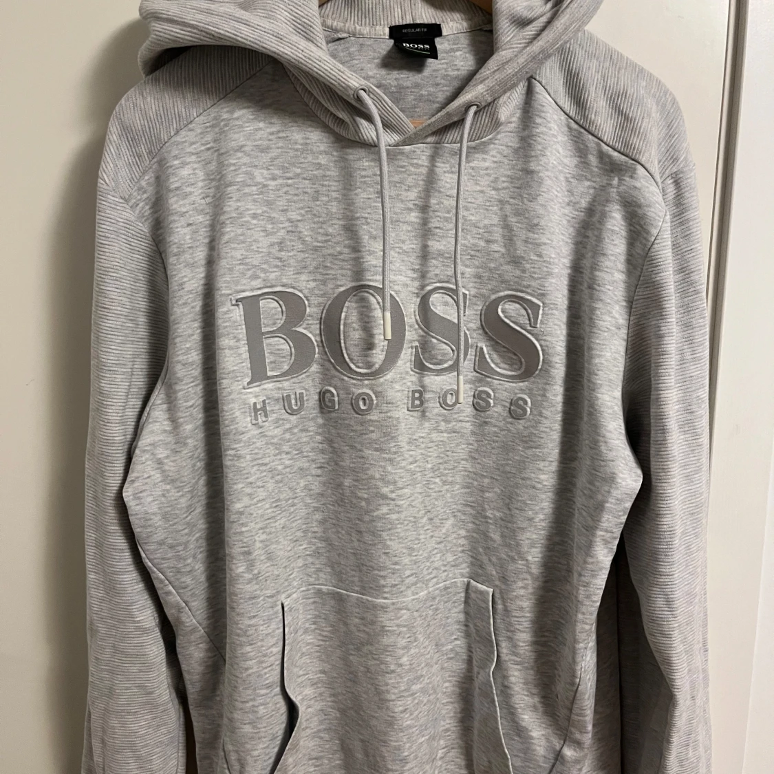 Grå hoodie från Hugo Boss