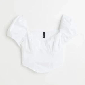 Puffärmad topp - Från h&m, använd ett fåtal gånger, nypris 150kr, liten i storlek!☺️🌸