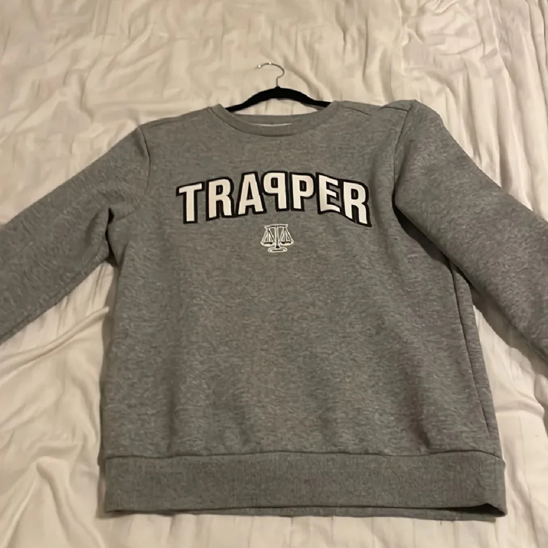 Grå trapper tröja