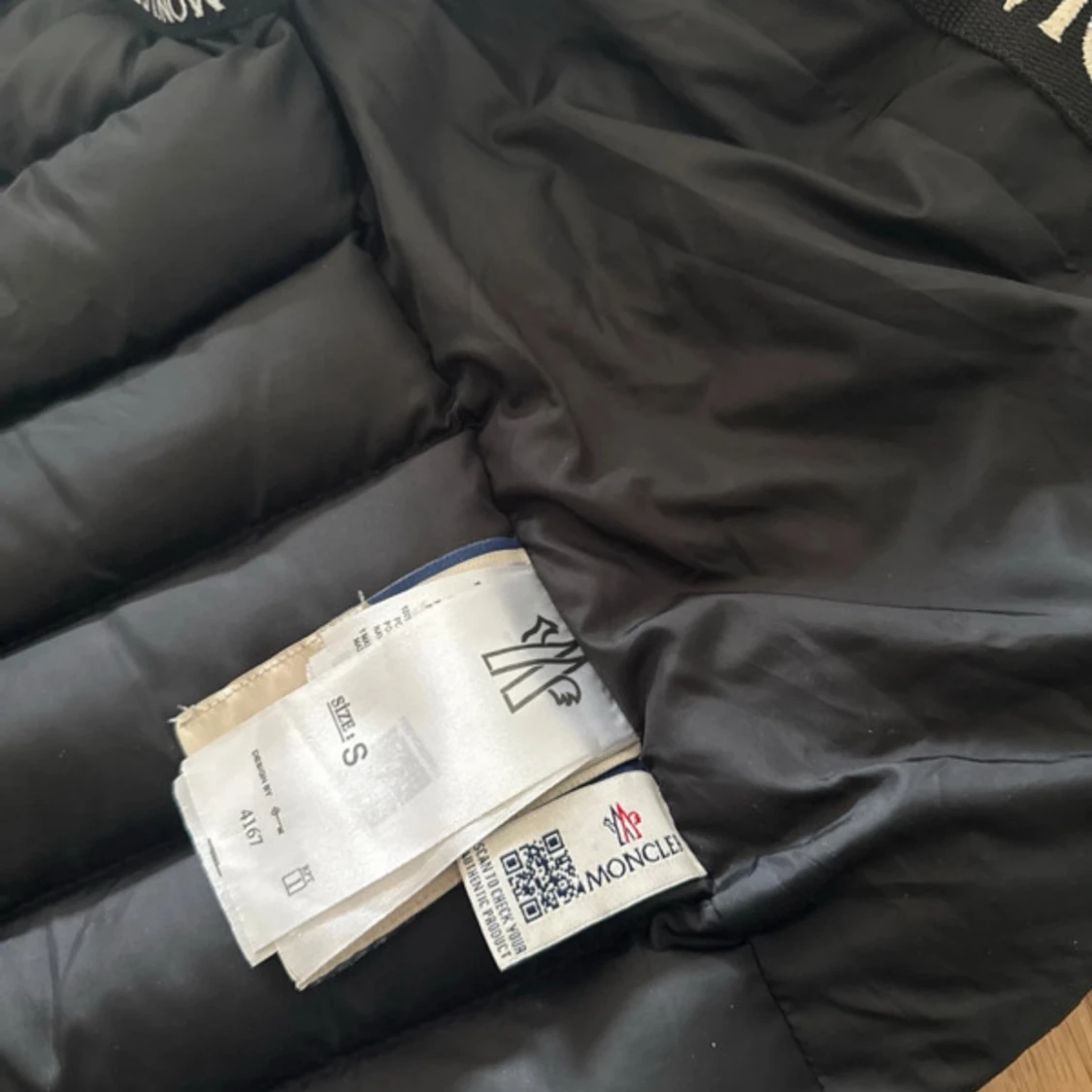 Svart dunväst från Moncler - 2