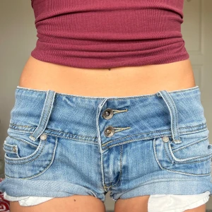 Jeansshorts - Midjemått: 41cm rakt över 💕