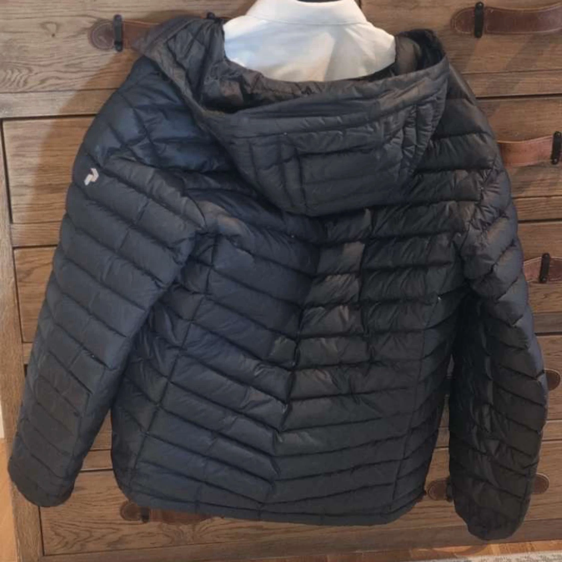 Svart dunjacka från Peak Performance - 1