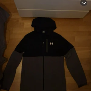  Under Armour - Säljer den för att jag inte använder den längre 500 kr är fast pris .