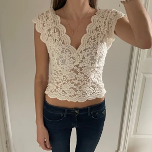 Söt spetstopp - Så himla fin vit spetstopp🌸🤗🤗💕💕💕