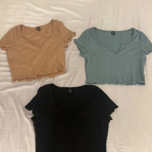 Flera ribbade croppade toppar - Säljer flera ribbade croppade toppar i olika färger, köpta på Shein säljes billigt då de inte längre används 20kr/st alternativt paketpris 