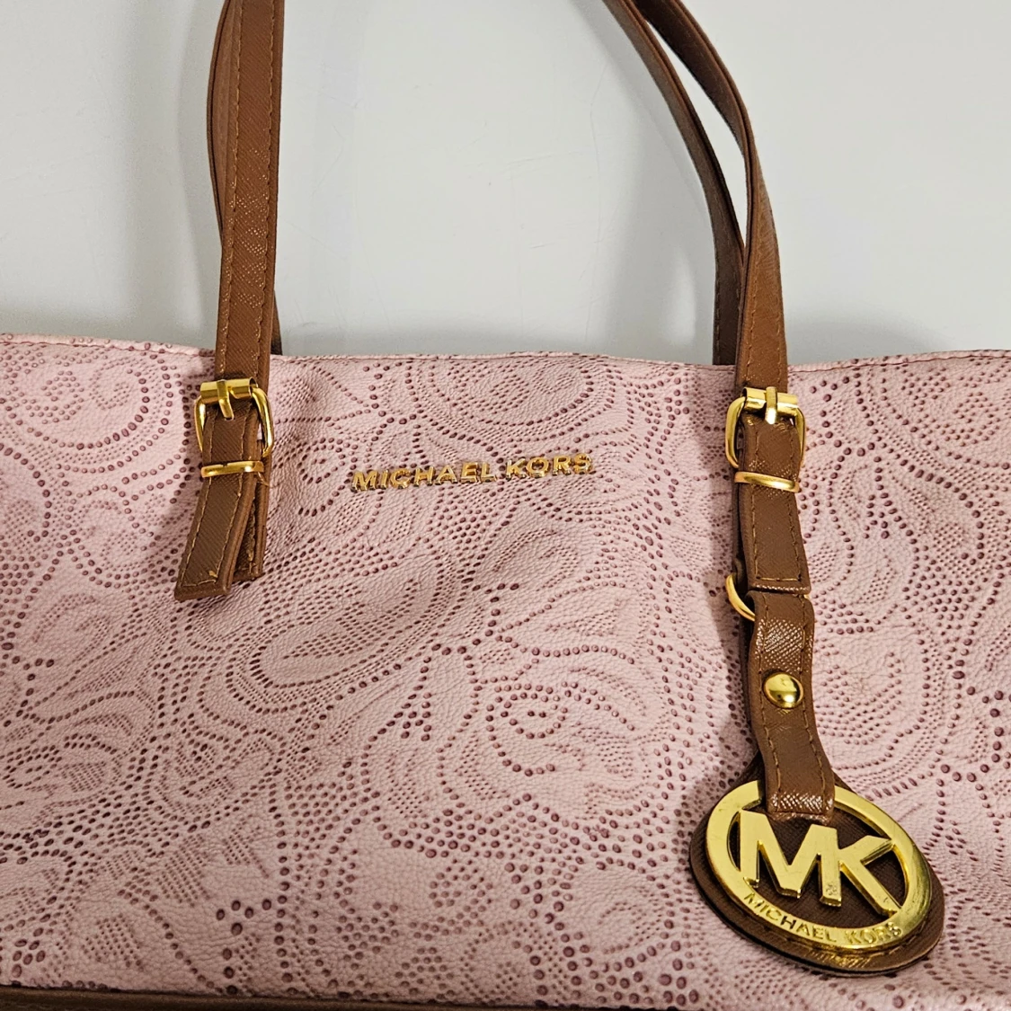 Rosa axelväska från Michael Kors