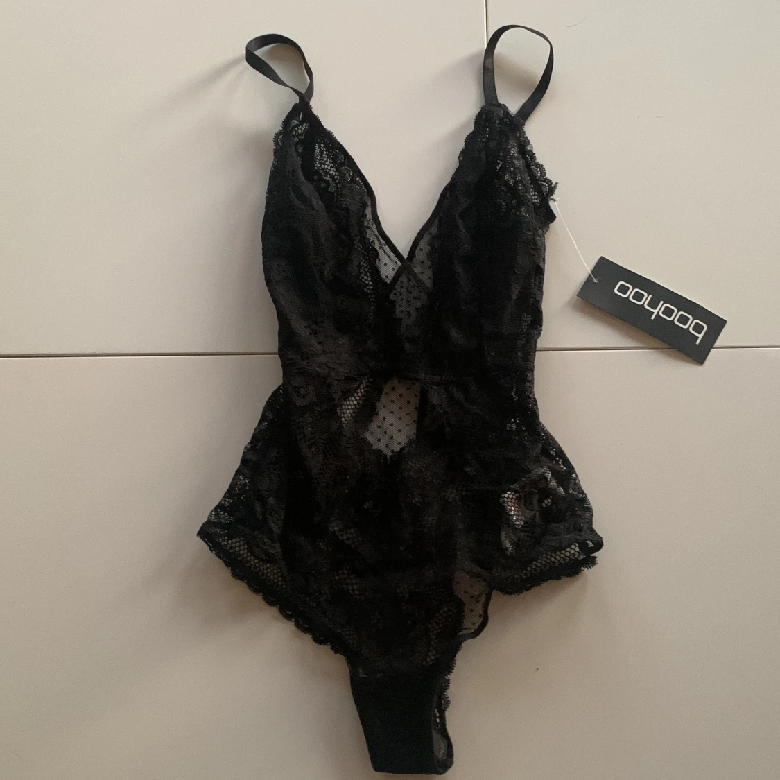 Svart spetsbody från Boohoo🖤✨