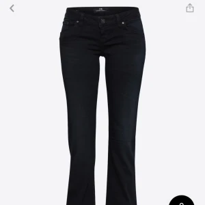 Low waist ltb jeans  - Säljer dessa nästan helt oanvända ltb jeansen, Max använt 5 gånger💓storlek 27/30 skulle säga de är som en M/S, är unguefär 160 och passar mig perfekt i längden, köptes för 800 säljer för hälften av priset 400💕