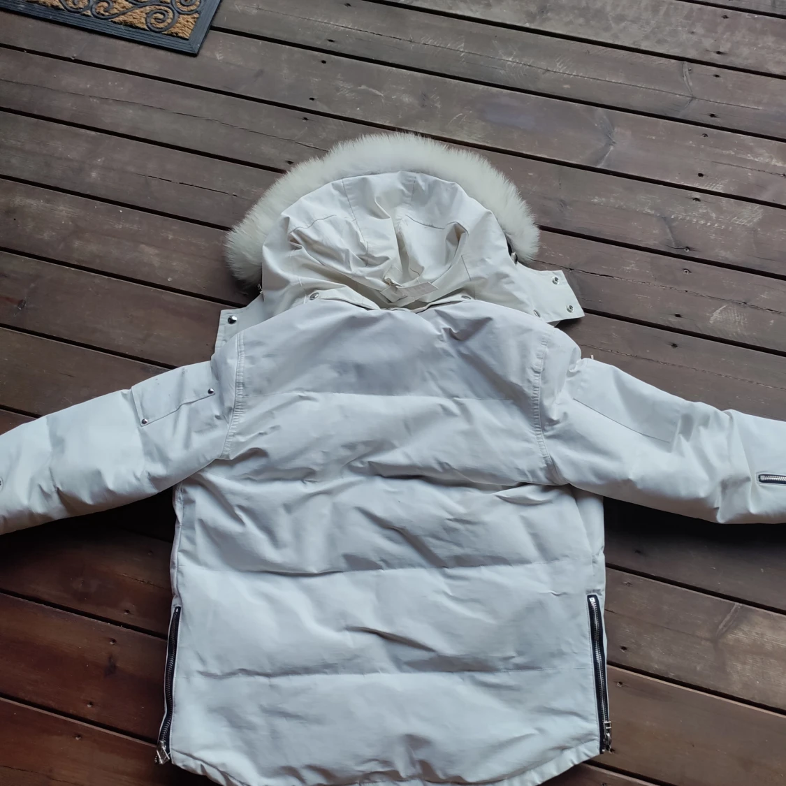 Vit dunjacka från Moose Knuckles - 1