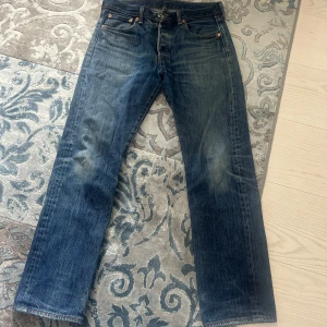 Levis jeans - Säljer min brors Levis jeans. Är straight lev och i bra skick.