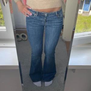Lågmidjade Bootcut jeans  - Lågmidjade jeans med Bootcut, helt nya aldrig använda! W26 och L32.