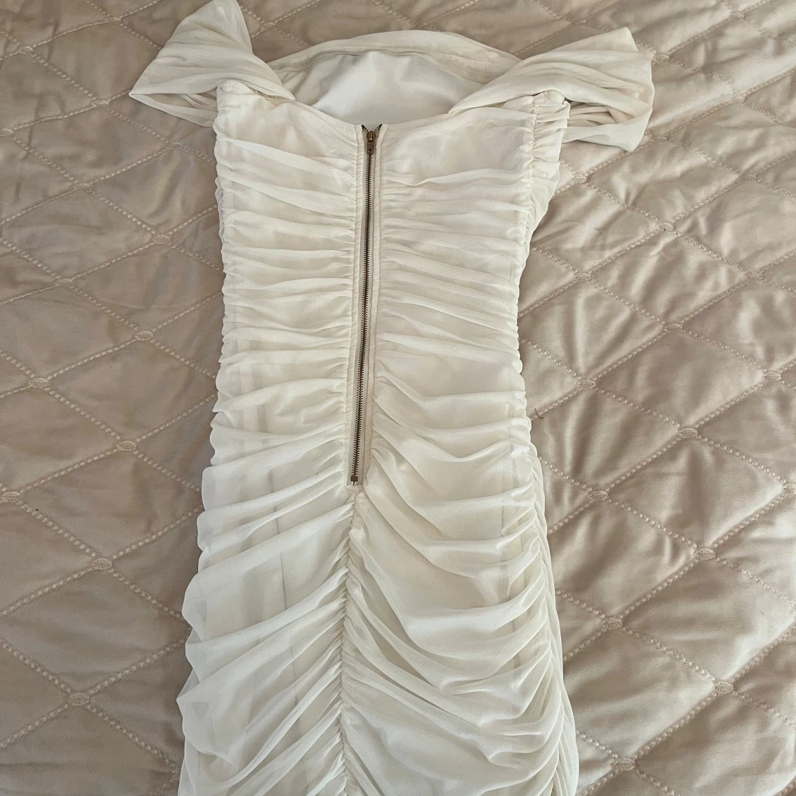 Vit offshoulder klänning  - 1