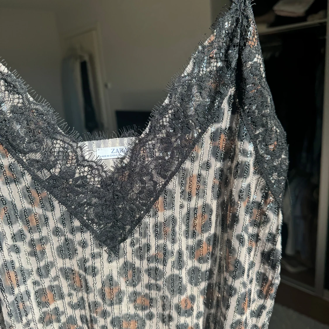 Leopardmönstrad linnetopp med spets från Zara - 2