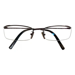 Fendi solglasögon med tunn metallbåge - Stilrena vintage solglasögon från Fendi med tunn, rektangulär metallbåge i brun och silver. Halvram-design med näskuddar för extra komfort. Kommer med original svart fodral med Fendi-logga.