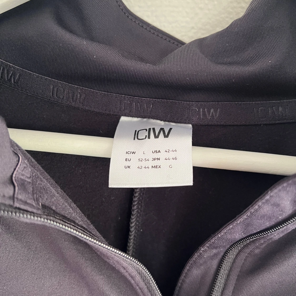 Svart långärmad träningströja med halv dragkedja från ICANIWILL - 2