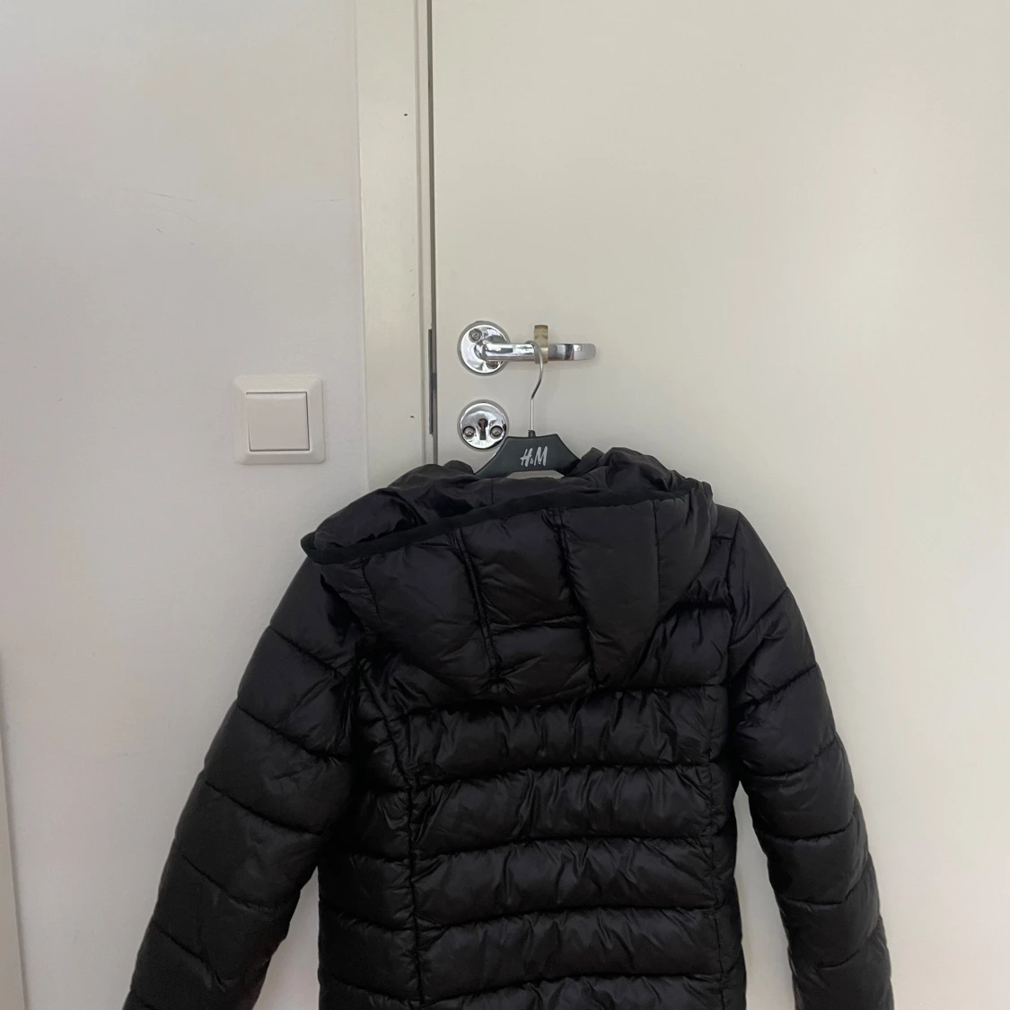 Svart pufferjacka från Ginatricot  - 1