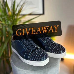 Christian Louboutin G1VE2W3Y - Riktig Fet Christian Louboutin G1W3AWY1🔥🔥. Allt Du Behöver Göra Är Att Lika Och Följa Detta Konto Och Du Är Med I Tävlingen 🤩🤩Dm För Mer Bilder + Kvitto. 🤩köper du något på min profil har du en extra chans att vinna (desto mer du köper desto större chans 😉) VINNAREN DRAS DEN 22 MAJ!!