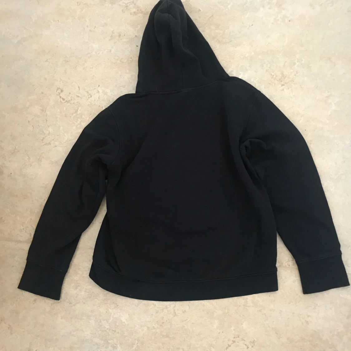 Svart hoodie från Weekday - 1