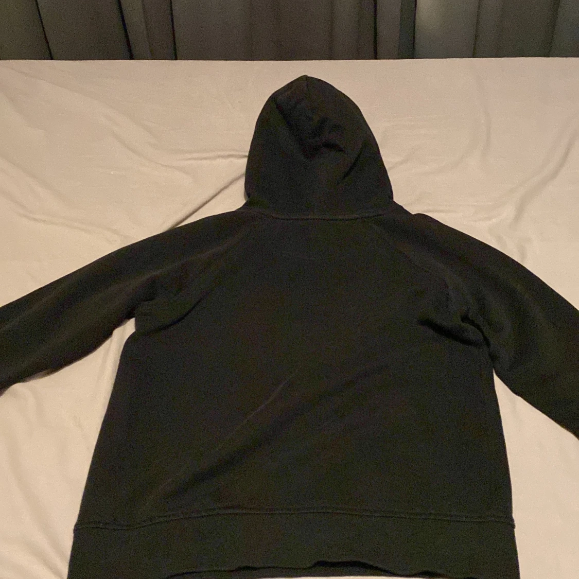 Svart hoodie från GANT - 1