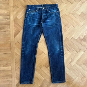 APC Jeans - Säljer dessa sjukt snygga och rare APC selvedge jeansen i mycket gott skick. Sjuka fades och inga defekter. Bara att höra av sig vid fråga eller fundering!