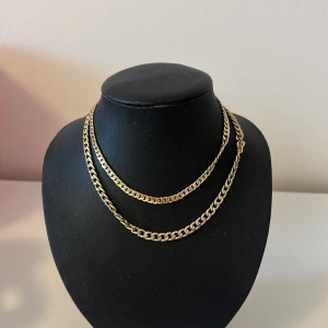 Dubbel guldhalskedja (rostfritt stål)  - Guldfärgskefja i rostfritt står 