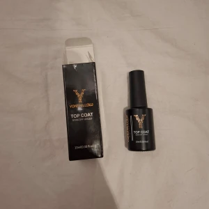 Top Coat  - Top Coat från Yokefellow.. Ger en glansig finish till naglarna och appliceras som sista steg.