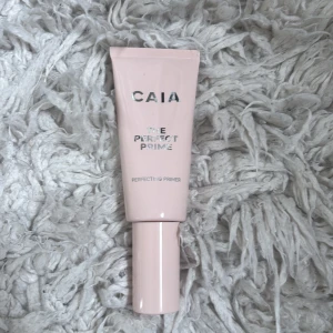 The Perfect Prime från CAIA - Säljer en primer från CAIA, The Perfect Prime. Helt oanvänd såklart och säljer då den inte kommer till användning. Helt ny kostar 325. Säljer för 249.❤️