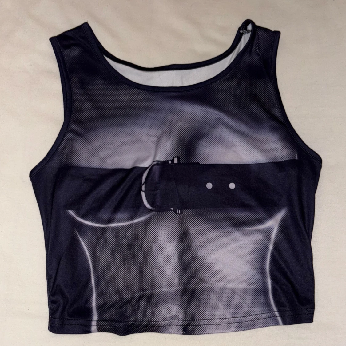 Svart och vit linne med bältdetalj - 3