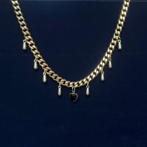 Halsband likt Maria Nilsdotter  - Halsband. I guld och rostfritt stål! Läng: 45cm