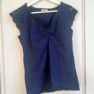 Superfin tröja💗 - Typ aldrig använt, nyskick, perfekt för sommaren, bra material, vad jag vet säljs inte längre💗