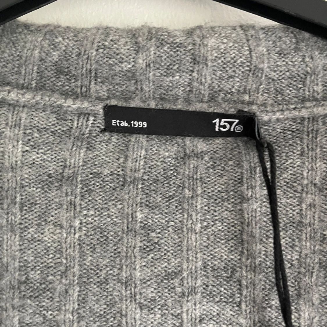 Grå ribbad hoodie från 157 - 1