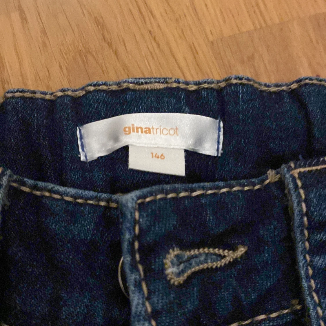 Mörkblå bootcut jeans från Gina Tricot - 1
