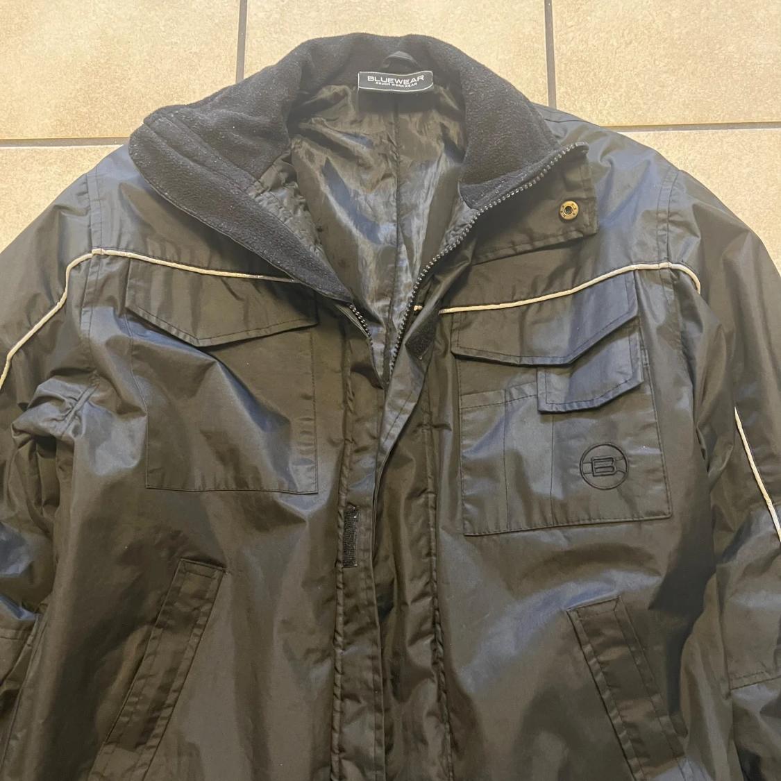 Svart jacka från Bluewear - 1