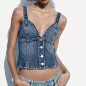 Jeanstopp zara  - Super snygg jeanstopp från zara. Enbart använd 1 gång. Storlek S men sytt mindre så skulle mer säga att det är storlek XS. Fint skick