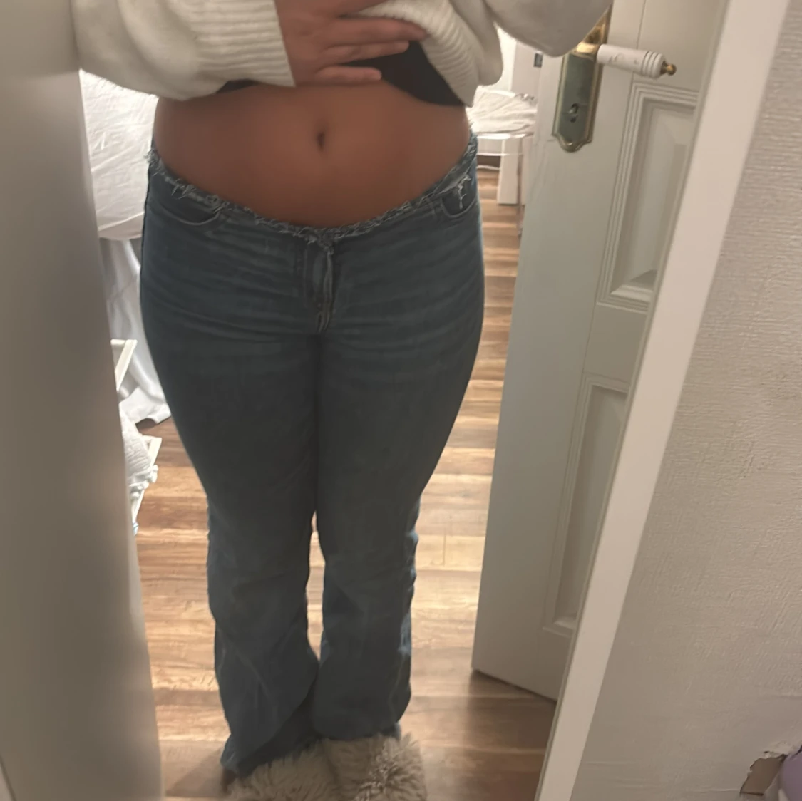 Blå bootcut jeans från Divided H&M