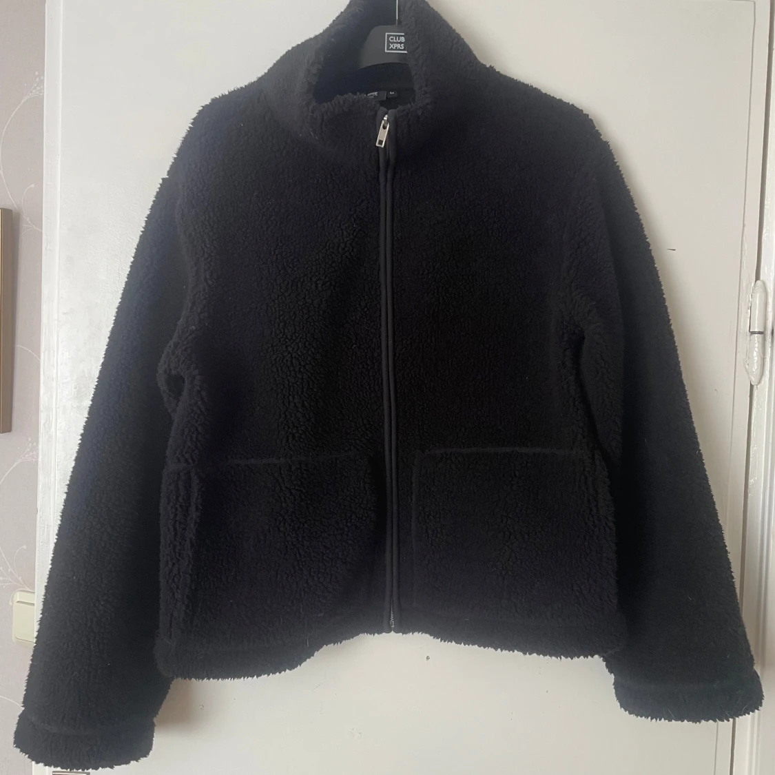 Svart teddyjacka