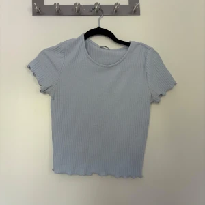 Ribbad topp  - Fin topp som är i ett mycket bra skick 