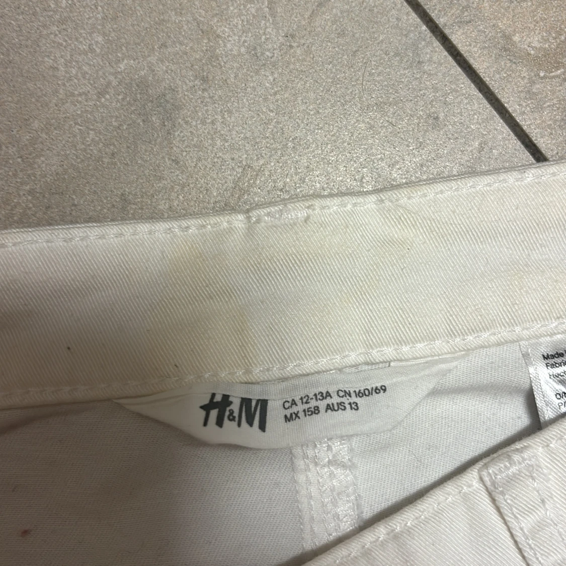 Vita jeansshorts från H&M  i storlek 158 - 2