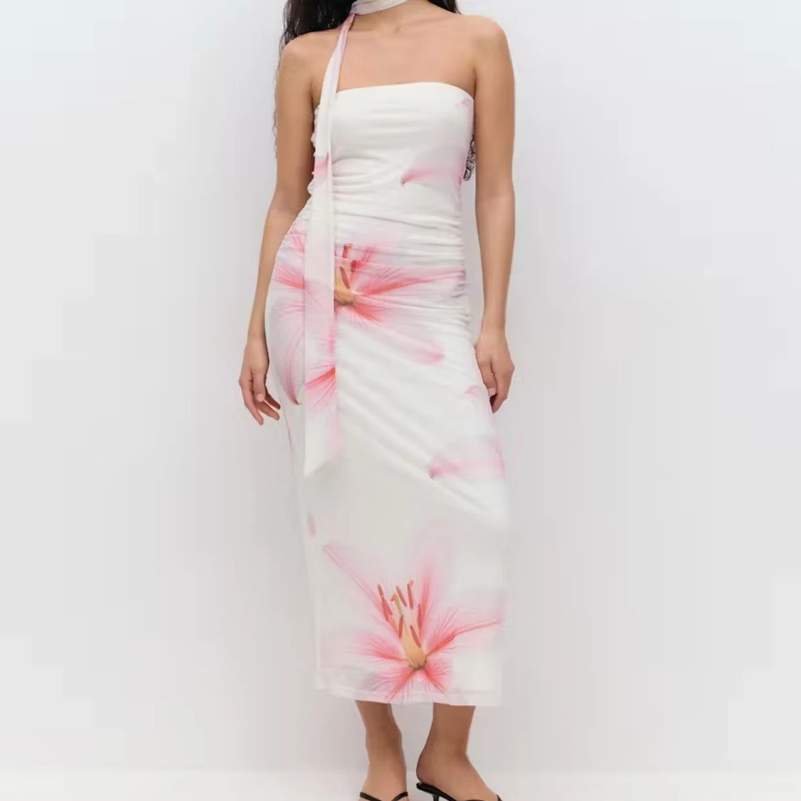 Vit blommig långklänning med scarf