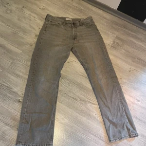 jack&jones jeans - storlek M