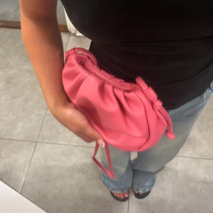 Rosa väska - Så söt rosa clutch💗💗inga defekter, har inget i sig på bilden